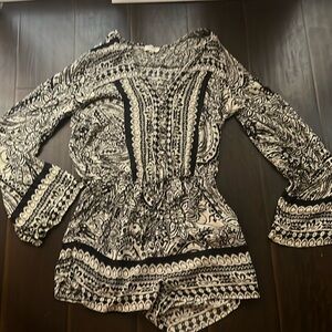 Umgee Black/Cream Long Sleeve Romper
